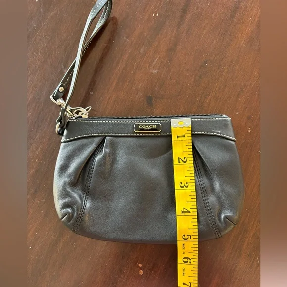 Coach | Black | Pleated Leather | Wristlet |‎ Y2K - Picture 5 of 5